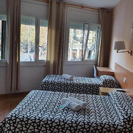 ברצלונה Hostal Rio De Castro מראה חיצוני תמונה