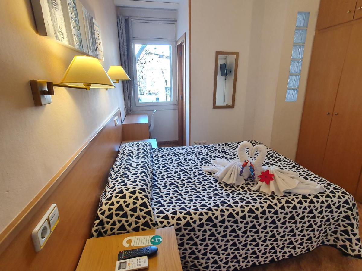 ברצלונה Hostal Rio De Castro מראה חיצוני תמונה