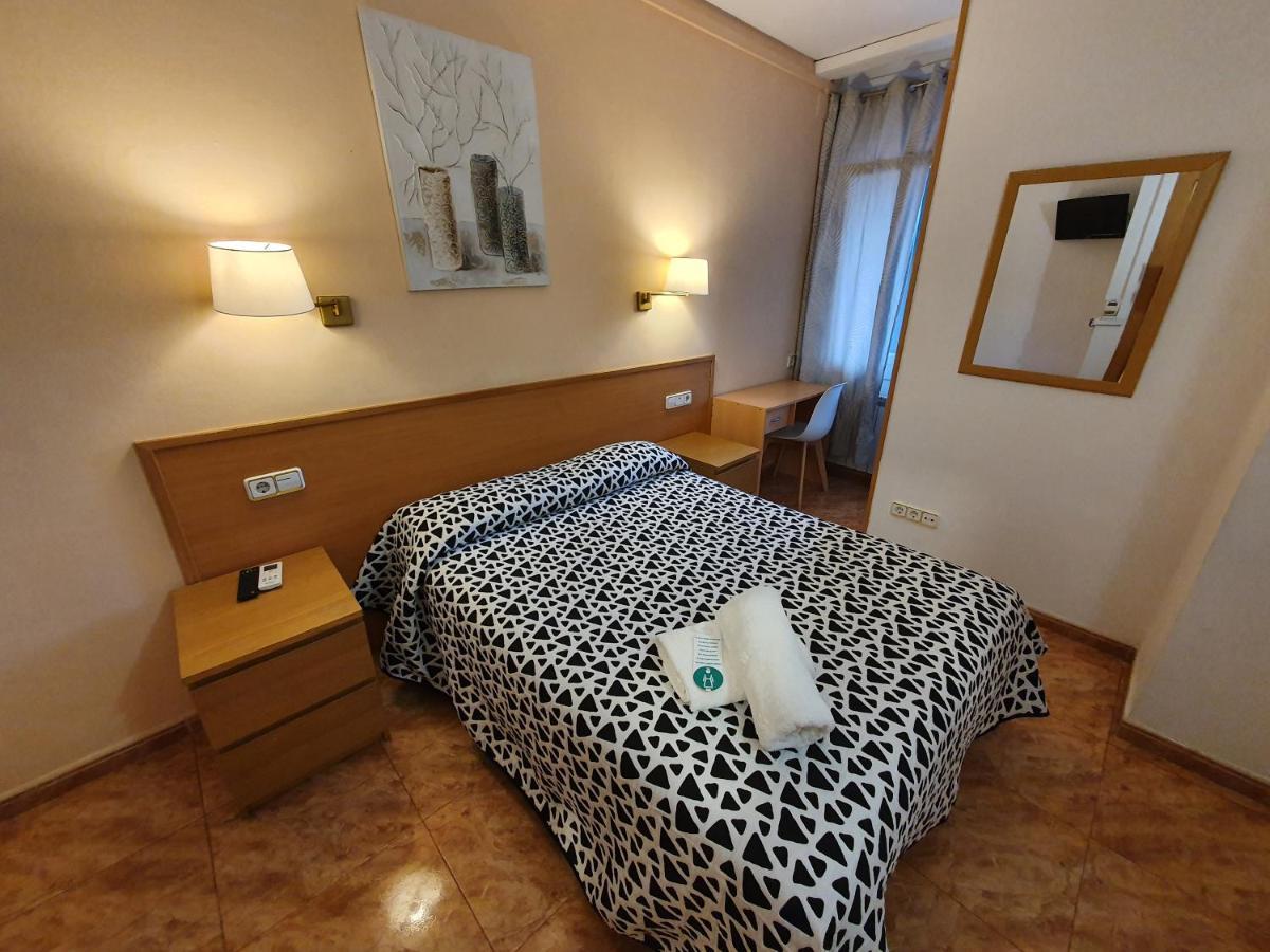 ברצלונה Hostal Rio De Castro מראה חיצוני תמונה