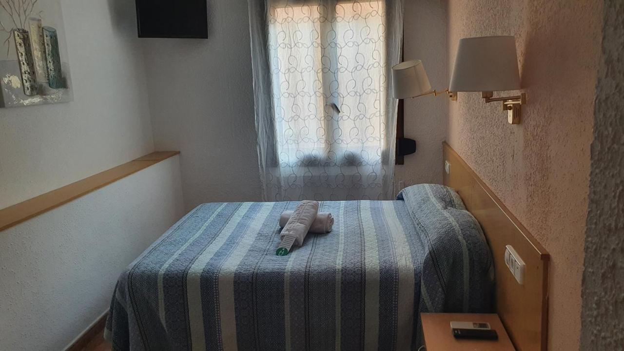 ברצלונה Hostal Rio De Castro מראה חיצוני תמונה