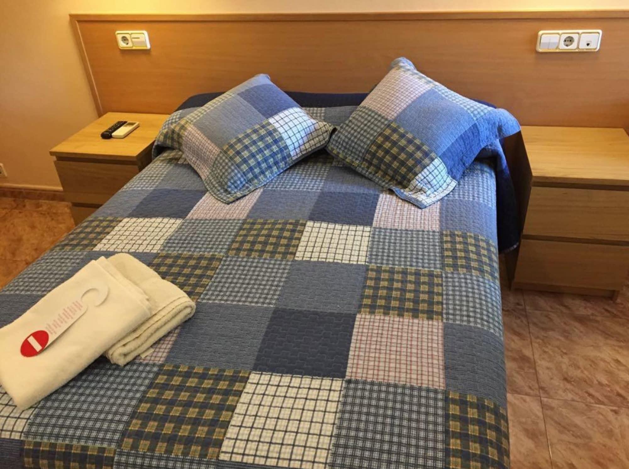 ברצלונה Hostal Rio De Castro מראה חיצוני תמונה