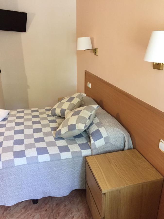 ברצלונה Hostal Rio De Castro מראה חיצוני תמונה